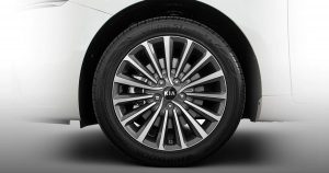 Kia Cadenza tire with the Kia emblem in the center
